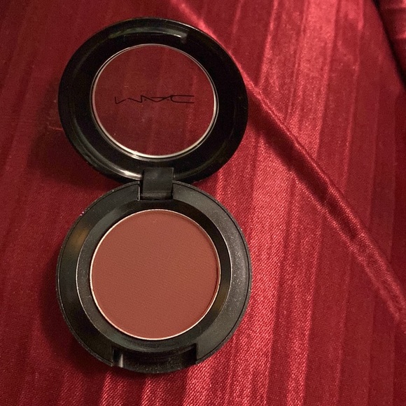 Brand NEW MAC eyeshadow - Picture 3 of 3
